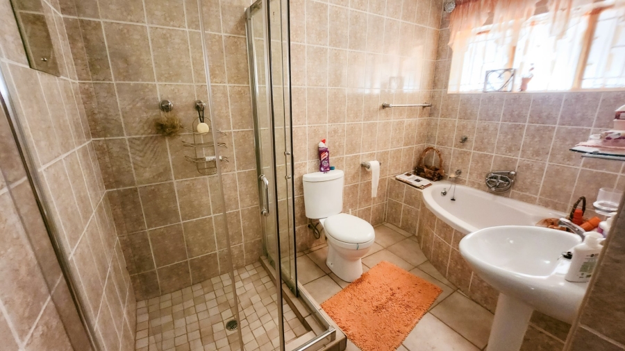 4 Bedroom Property for Sale in Stilfontein Ext 4 North West